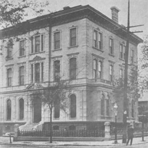 The original building for the ϲʿѯ School of Law was located on the southeast corner of Leffingwell Avenue and Locust Street.
